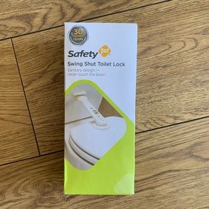 NEW Safety 1st Swing Shut Toilet Lock 48517  Baby Proof Hygienic